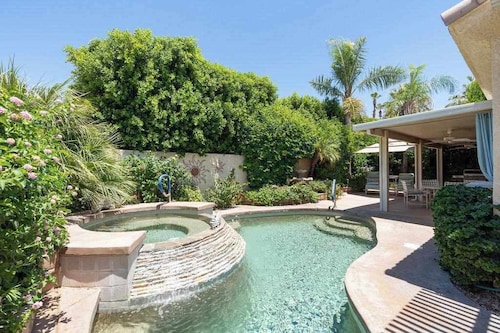 Desert Oasis at Palm Lodge