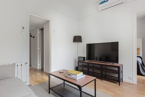 Fernseher, Stereoanlage