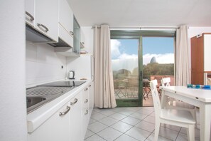 Réfrigérateur, cafetière/bouilloire