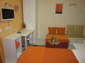 1 chambre, fer et planche à repasser, Wi-Fi, draps fournis