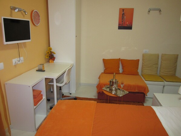 1 bedroom, iron/ironing board, WiFi, bed sheets