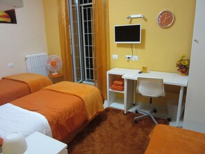 1 chambre, fer et planche à repasser, Wi-Fi, draps fournis