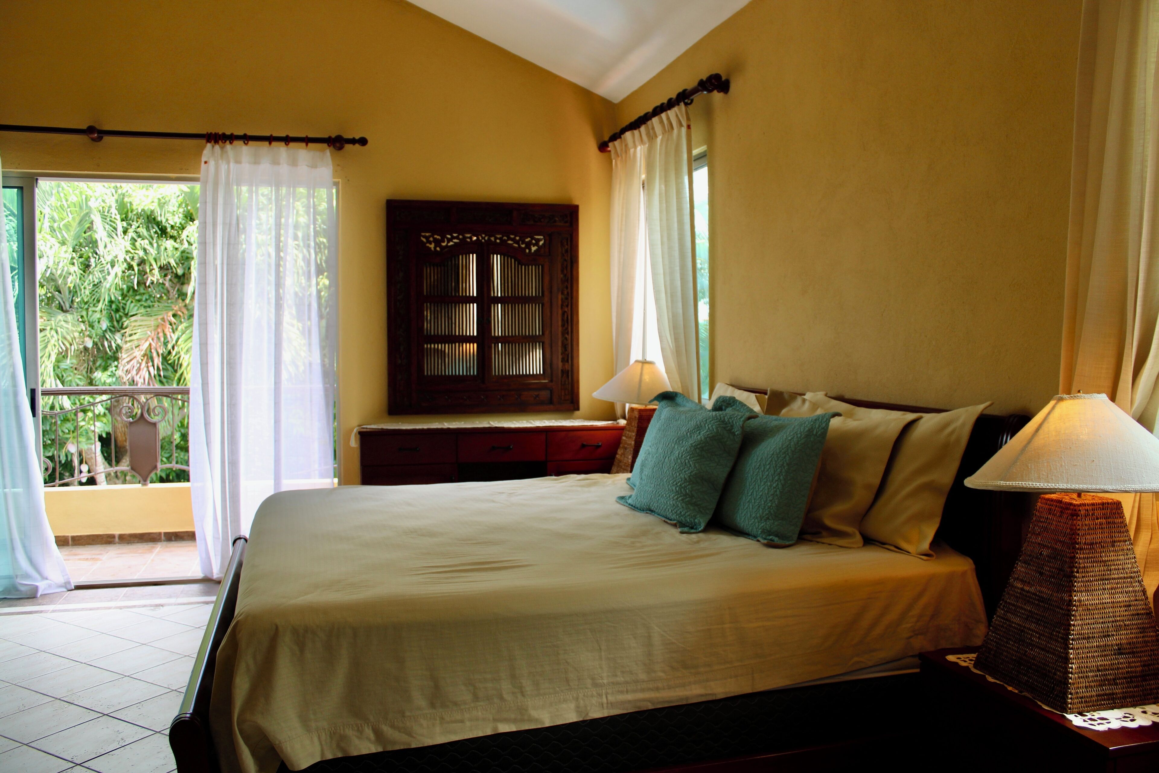 5 bedrooms, in-room safe, desk, iron/ironing board