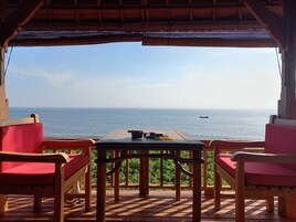 华丽套房, 无障碍, 海洋景观 | 起居区 | 液晶电视、Netflix、流媒体服务