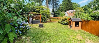 Charming 3-bedroom house in peaceful Kensington with parking near DC