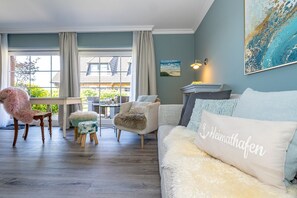 テレビ、卓球台