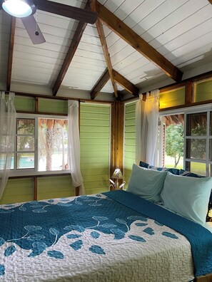 3 chambres, fer et planche à repasser, Wi-Fi, draps fournis