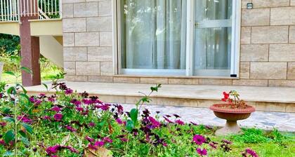 Bizzarri Residence, Three-room ground floor apartment with garden