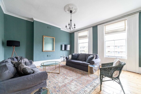 基本公寓 | 客廳 | 1 吋電視連數碼電視頻道