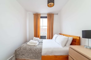 Apartamento básico | 3 quartos, ferros/tábuas de passar roupa, roupa de cama