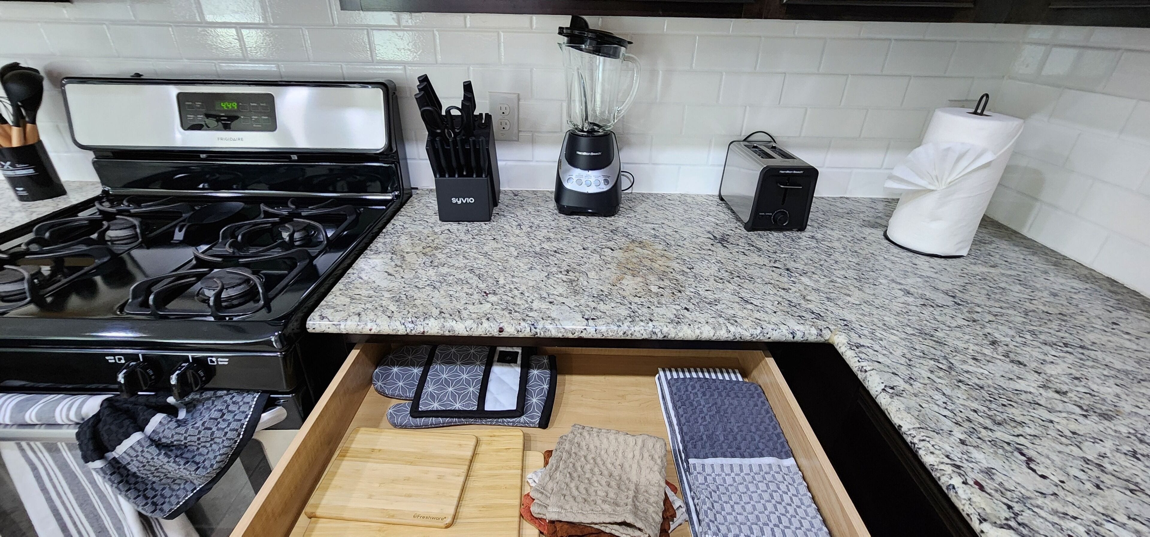 冰箱、微波炉、烤箱、炉灶