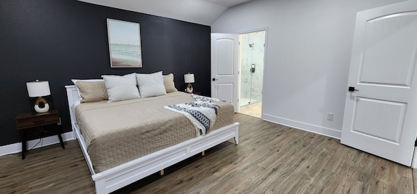 3 عدّة غرف نوم ومكتب ومكواة/لوح كي وسرير سفر