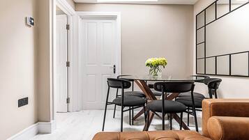 Basic Apartment | Dining
