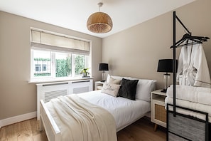 Departamento básico | 3 habitaciones, cuna de viaje y ropa de cama 