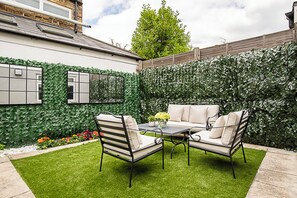 Interior - Luxurious 3 Bed Flat With Patio and Garden (London)