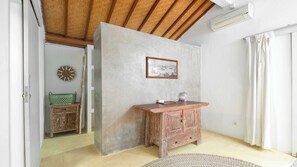 Deluxe Villa | 3 bedrooms, in-room safe, desk, laptop workspace