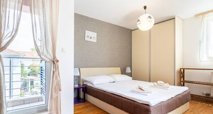 House Sleeps 8 with Balcony