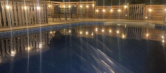 Cozy Bayfield Retreat • Pool & Hot Tub • 15min to Grand Bend • Lake Huron Nearby