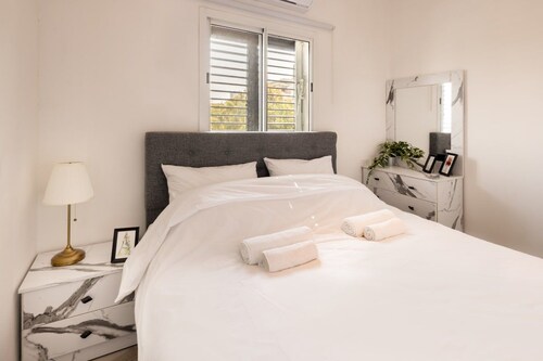 Spacious 3BR Apt • Baháʼí Gardens by SeaNRent