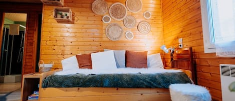 2 bedrooms, iron/ironing board