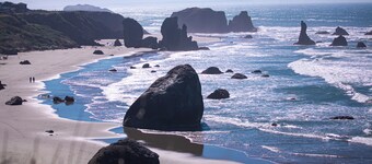 Caddy Shack Chateau- Spacious 4 bd/3.5b+Game Room, only 6 miles to Bandon Dunes!