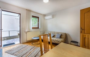 TV - 1 bedroom gorgeous apartment in Dekani (Dekani)