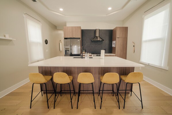 Micro-ondas, fogão, cooktop, lava-louças