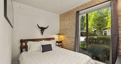 Sun Valley Studio | Walk to Ski Lifts, Restaurants & Trails | Fresh Renovation
