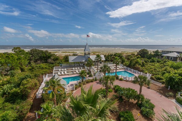 A heated pool - Beautiful home in seaside development with community pool and direct beach access. (Saint Simons Island)