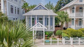 Exterior - Beautiful home in seaside development with community pool and direct beach access. (Saint Simons Island)