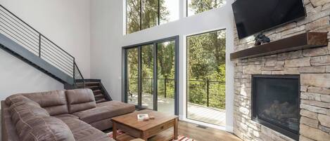 Televisie en een open haard