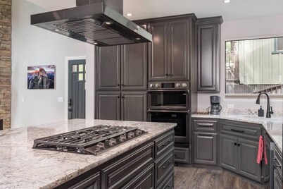 Mariposa Grove Creekside Retreat
