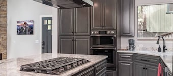 Mariposa Grove Creekside Retreat