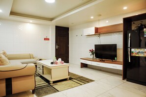 シティ スタジオスイート 窓なし | 低刺激性寝具、羽毛の掛け布団、ピロートップベッド、防音設備