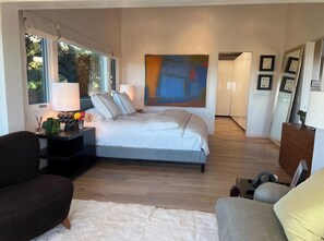 4 bedrooms, desk, iron/ironing board, WiFi