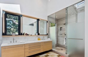 Shower, hair dryer, towels, soap - Stunning Designer with Ocean and CIty Views! (Santa Barbara)