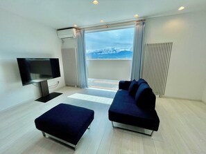 Flat-screen TV - GENYA Furano (Nakafurano)