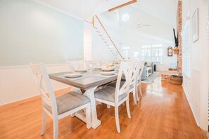 Dining - Mary's Porch | Luxury 5BR St. Simons Island Rental Near Pier Village (Saint Simons Island)