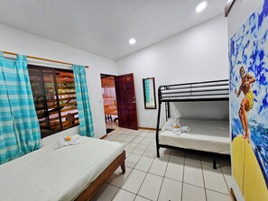 Habitación cuádruple estándar, baño privado, vistas al jardín | Wifi gratis