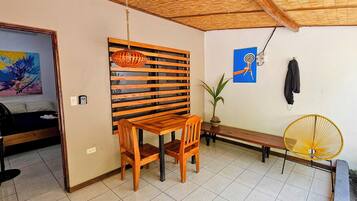Habitación cuádruple estándar, baño privado, vistas al jardín | Wifi gratis