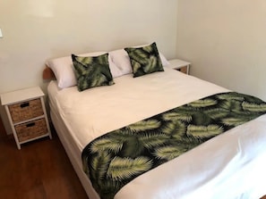 2 bedrooms, iron/ironing board, travel crib, free WiFi - A quaint 2-bedroom home away from home in Muri Rarotonga. (Rotorunga Ngatangiia District)