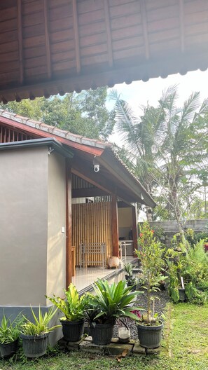 Property entrance - Bali Asli Guest House by EPS (Ubud)