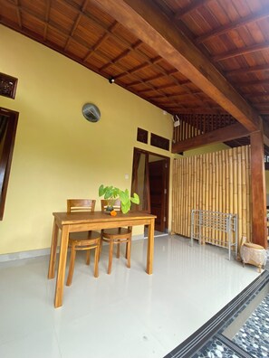 Standard Room | Living area