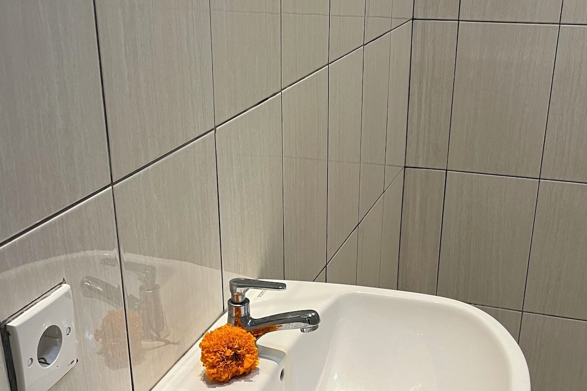 Standard Room | Bathroom
