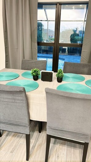 Dining - Spacious , comfortable private , heated pool home in Cape Coral central location (Cape Coral)