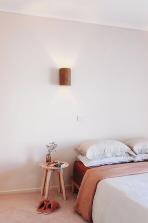 2 slaapkamers, een strijkplank/strijkijzer, gratis wifi, beddengoed