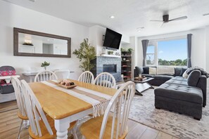 Smart TV, fireplace, ping pong