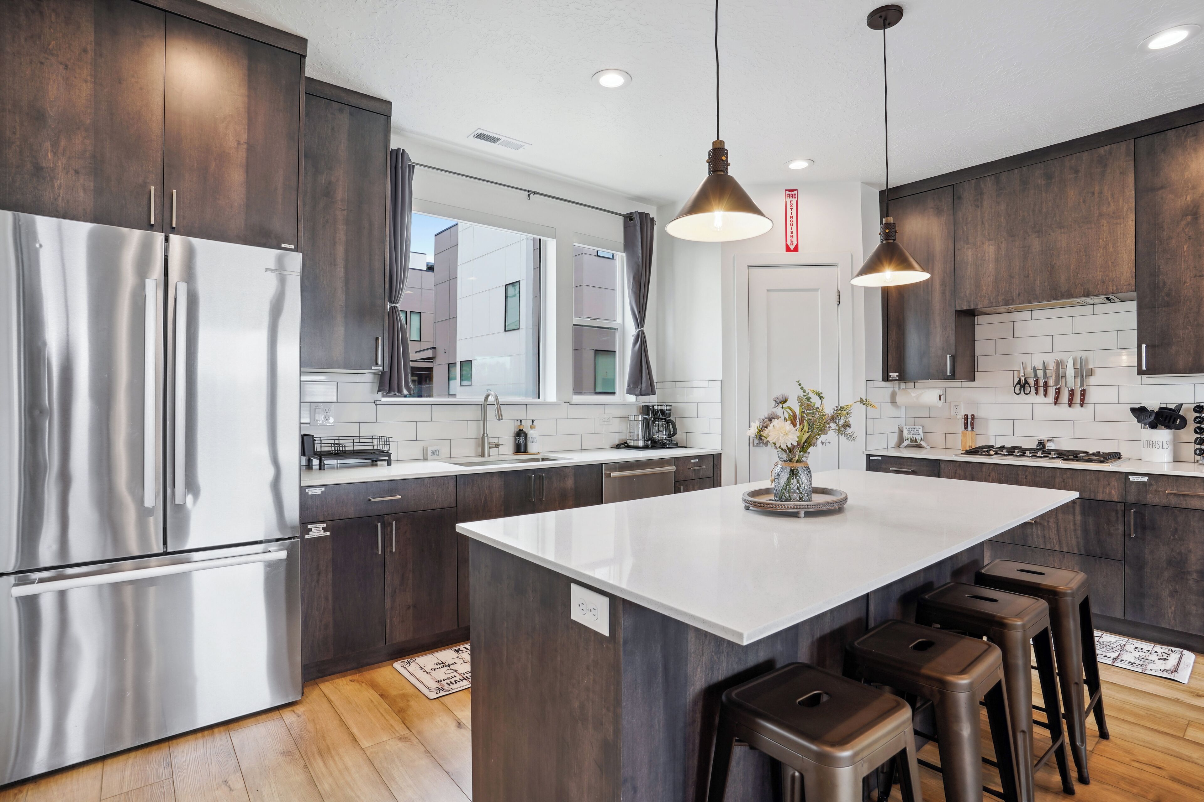 ثلاجة، ميكروويف، فرن، موقد طهي مسطح