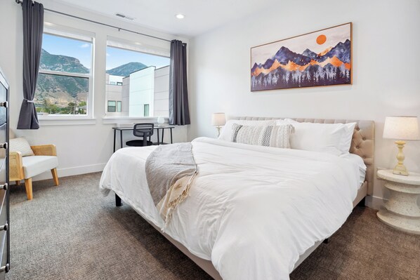 4 bedrooms, desk, iron/ironing board, free WiFi