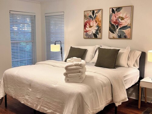 Charming 4-bedroom house with AC and WiFi in lovely Farmington